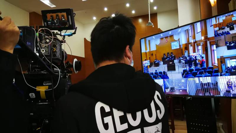 AI生成VS人工创意——曹妃甸区广告片拍摄公司的技术浪漫主义实践
